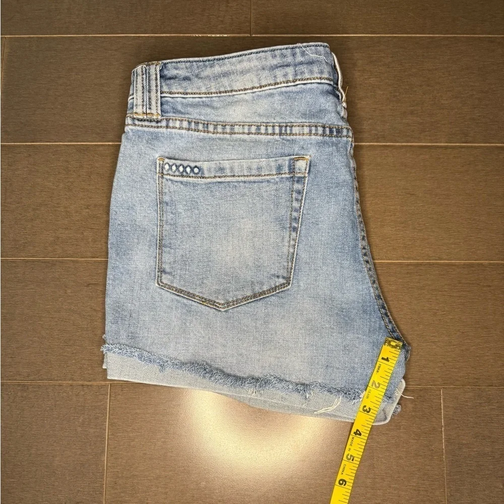BLANK NYC Tomboy Short